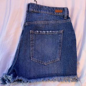 dark denim cut offs 💗